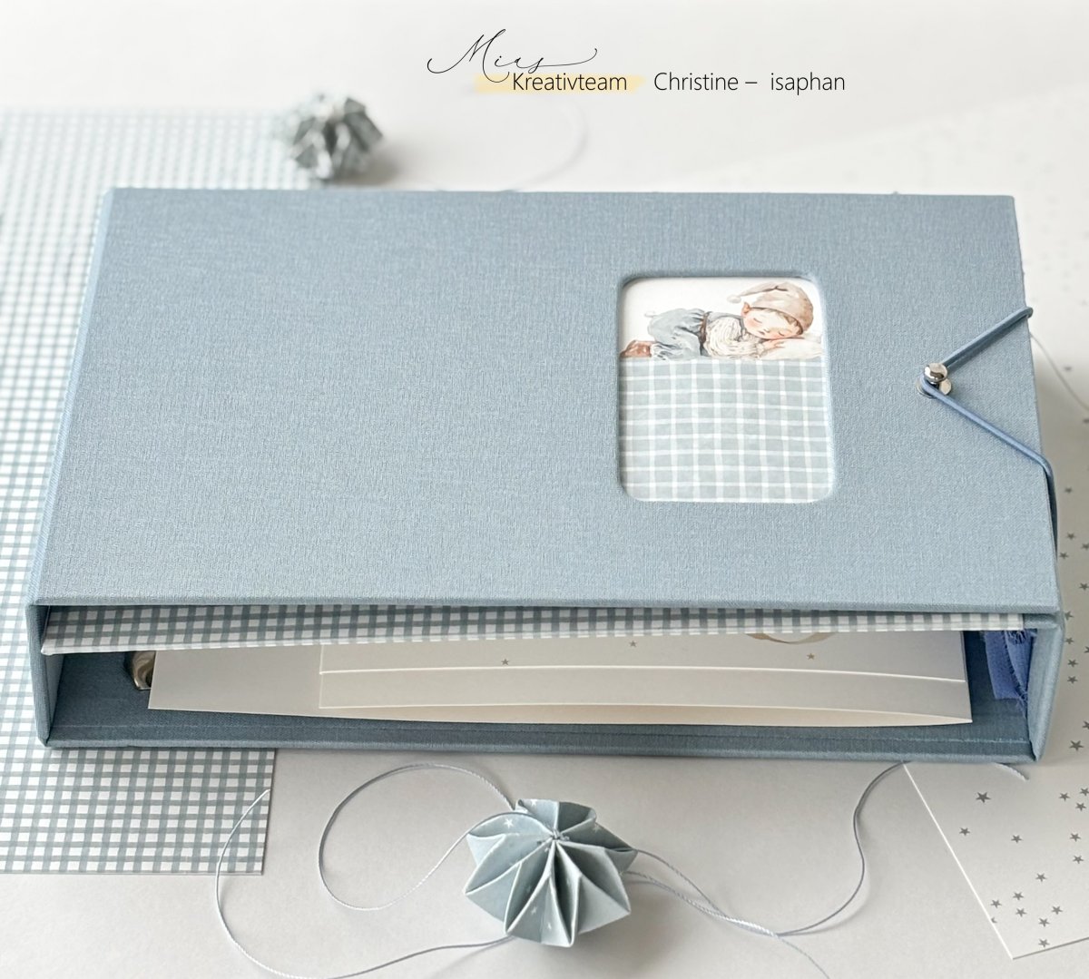 ein kleines Winteralbum mit Ordnermechanik für die kommenden kälteren Monate. Die Idee stammt aus einem früheren Workshop bei Manuela (www.mias-papierwerkstatt.ch).            